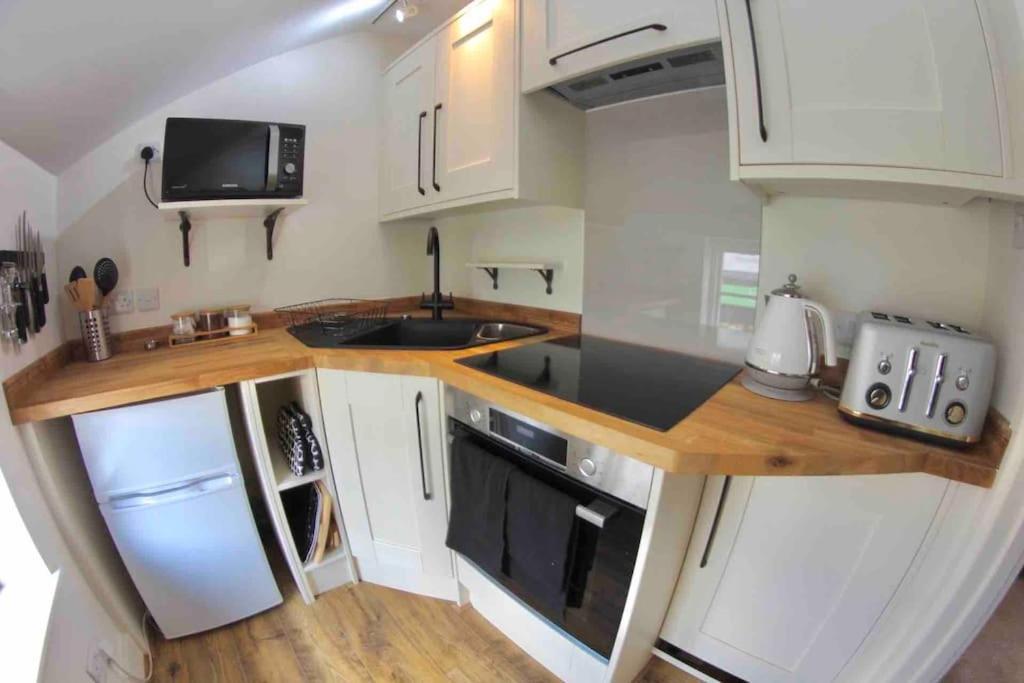 Traveller'S Rest - Cosy Cottage In Heart Of Wilton ساليزبري المظهر الخارجي الصورة